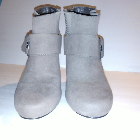 Curfew Fahy Heeled Booties - Picture 9 of 11